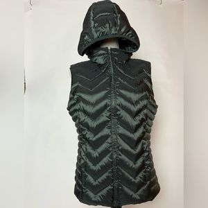 Be By Blanc Noir lightweight down hooded vest - size XL